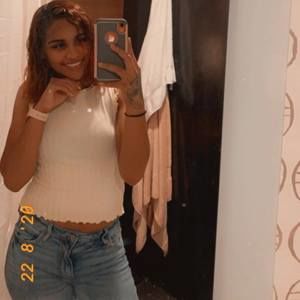 Meet your Posher, Harmony